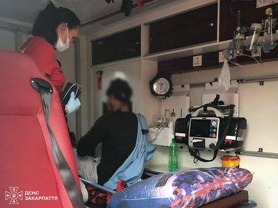 Збирачі чорніці допомогли туристу з Вінниччини, якому стало зле в Карпатах Збирачі чорніці допомогли туристу з Вінниччини, якому стало зле в Карпатах