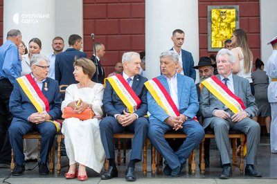 Одеса святкує День міста: урочисте підняття прапора та вручення почесних нагород Одеса святкує День міста: урочисте підняття прапора та вручення почесних нагород