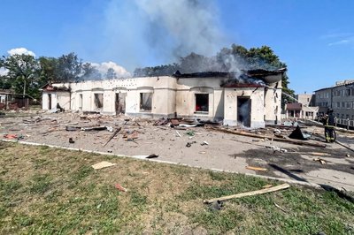 Пожежа в будівлі, в яку влучив російський безпілотник, Балаклія, 23 травня 2026 року Пожежа в будівлі, в яку влучив російський безпілотник, Балаклія, 23 травня 2026 року