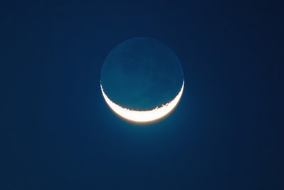 попелясте сяйво місяця