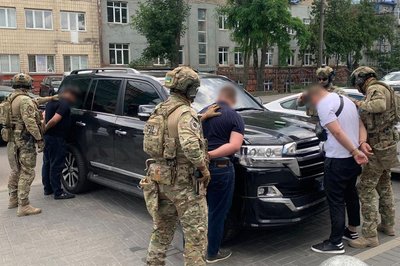 У Луцьку ліквідували шахрайський кол-центр У Луцьку ліквідували шахрайський кол-центр
