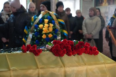 У Сумах попрощалися із загиблим захисником Костянтином Доном У Сумах попрощалися із загиблим захисником Костянтином Доном