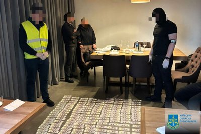 Посадовицю інституту НААН викрили на хабарі в $21 тисячі від фермера