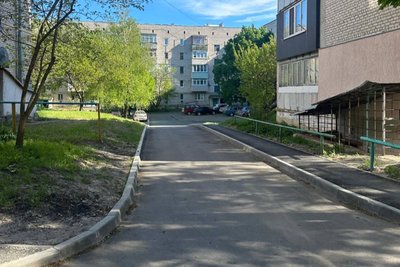 Неякісно відремонтована дорога в Дінці на Харківщині Неякісно відремонтована дорога в Дінці на Харківщині