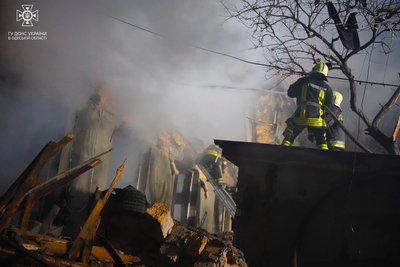 Внаслідок дронової атаки в Одесі спалахнула пожежа, відомо про трьох загиблих