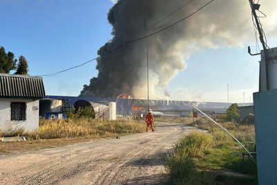 Росія повторно атакувала об'єкт під час гасіння пожежі на Київщині. Що відомо Росія повторно атакувала об'єкт під час гасіння пожежі на Київщині. Що відомо