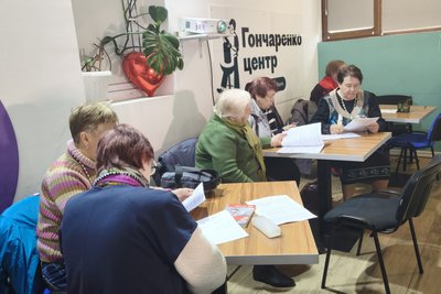 У Житомирі людей 60+ навчали протидіяти дезінформації та критично сприймати новини У Житомирі людей 60+ навчали протидіяти дезінформації та критично сприймати новини