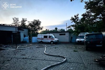 Через атаку РФ на Одещину пошкоджена станція швидкої допомоги, житловий будинок, авто Через атаку РФ на Одещину пошкоджена станція швидкої допомоги, житловий будинок, авто