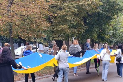 "Не мовчи. Полон вбиває!": у Бердичеві в День Незалежності провели акцію на підтримку полонених захисників України "Не мовчи. Полон вбиває!": у Бердичеві в День Незалежності провели акцію на підтримку полонених захисників України