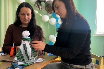 Виконали сотні мотанок та розмалювали сотні гільз працівники дитсадка на Рівненщині