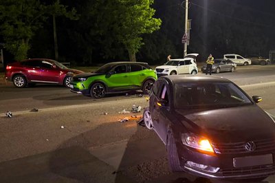 Подвійна ДТП у Миколаєві: співробітник ТЦК в'їхав у автівки, які зіткнулися на передодні Подвійна ДТП у Миколаєві: співробітник ТЦК в'їхав у автівки, які зіткнулися на передодні