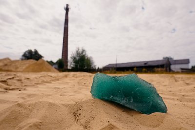 Проєкт "Забуті": занепад на початку або як село на Житомирщині живе після закриття склозаводу Проєкт "Забуті": занепад на початку або як село на Житомирщині живе після закриття склозаводу