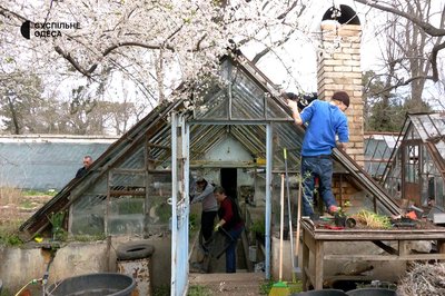 Пошкоджені пам’ятки архітектури: як триває відновлення Ботанічного саду в Одесі після обстрілу РФ Пошкоджені пам’ятки архітектури: як триває відновлення Ботанічного саду в Одесі після обстрілу РФ