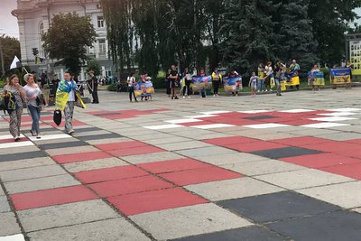 Пам'ятаємо про теракт в Оленівці — в Житомирі провели акцію на підтримку військовополонених та зниклих безвісти Пам'ятаємо про теракт в Оленівці — в Житомирі провели акцію на підтримку військовополонених та зниклих безвісти