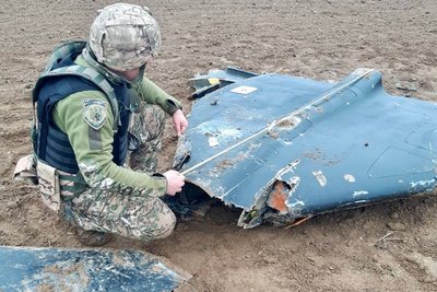 Уламки безпілотника, які виявили на Тульчинщині у полі 15 березня