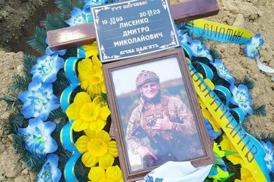 "Знищив дев'ятьох російських військових". У Харкові попрощалися із загиблим снайпером "Знищив дев'ятьох російських військових". У Харкові попрощалися із загиблим снайпером