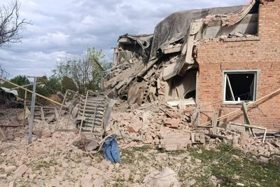 Росіяни вдарили ракетами по Леб'яжому на Чугуївщині, зруйнували будинок Росіяни вдарили ракетами по Леб'яжому на Чугуївщині, зруйнували будинок