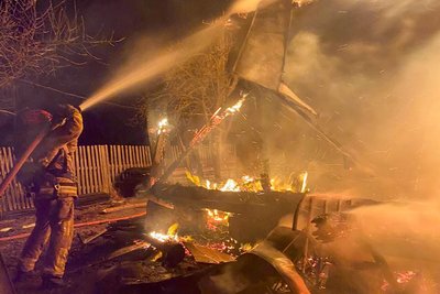 Під час пожежі на Рівненщині виявили тіло жінки, чоловік отримав 90% опіків Під час пожежі на Рівненщині виявили тіло жінки, чоловік отримав 90% опіків