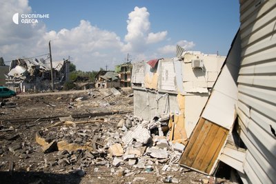 "Побачив ікону, взяв у руки й просто вистрибнув у вікно". Фоторепортаж з обстріляної Затоки на Одещині "Побачив ікону, взяв у руки й просто вистрибнув у вікно". Фоторепортаж з обстріляної Затоки на Одещині