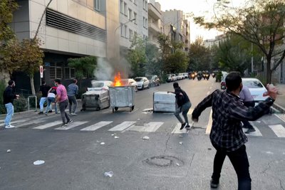 Проти хіджабу. Чому спалахнули протести в Ірані й чи зможуть іранки вибороти собі права