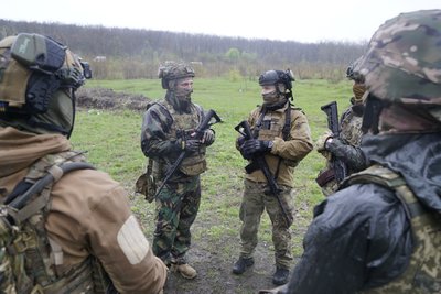 Тренування "Гвардії наступу": як на Харківщині проходить підготовка добровольців-штурмовиків Тренування "Гвардії наступу": як на Харківщині проходить підготовка добровольців-штурмовиків