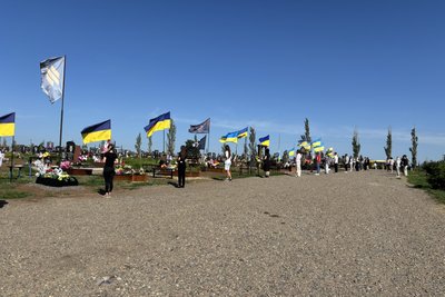 У Доманівці відбулася акція "Героям Слава" на честь загиблих військових У Доманівці відбулася акція "Героям Слава" на честь загиблих військових