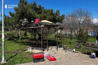 В одеському парку Перемоги оновлюють альтанки