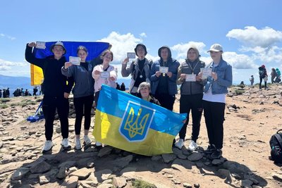 Випускний на Говерлі: учням з Житомирщини свідоцтва вручали на вершині найвищої гори України Випускний на Говерлі: учням з Житомирщини свідоцтва вручали на вершині найвищої гори України