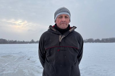 Жителі Бердичева власноруч облаштували на річці ковзанку та хокейний майданчик Жителі Бердичева власноруч облаштували на річці ковзанку та хокейний майданчик