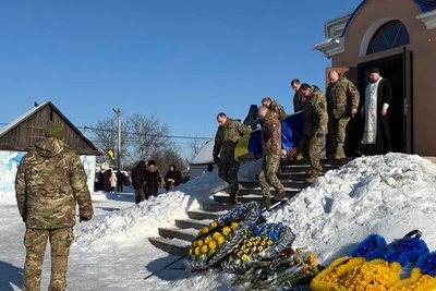 "ДНК-експертиза показала — це наш Саша": із полеглим воїном Олександром Михайленком попрощалися у Малині "ДНК-експертиза показала — це наш Саша": із полеглим воїном Олександром Михайленком попрощалися у Малині