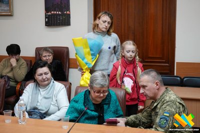 У Житомирі рідним полеглих воїнів передали державні та відомчі нагороди У Житомирі рідним полеглих воїнів передали державні та відомчі нагороди