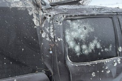Евакуаційна автівка волонтера Дениса Христова, яка зазнала пошкоджень на Харківщині Евакуаційна автівка волонтера Дениса Христова, яка зазнала пошкоджень на Харківщині