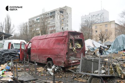 "Наш ринок горить": продавчині розповіли про зруйновані павільйони після атаки на Одесу "Наш ринок горить": продавчині розповіли про зруйновані павільйони після атаки на Одесу