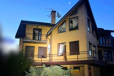 Нічна атака "шахедів" на Київщині: пошкоджені будинки у 4 районах області Нічна атака "шахедів" на Київщині: пошкоджені будинки у 4 районах області
