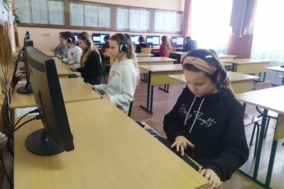 Облаштував у ліцеї компʼютерні класи та провів Wi-Fi: як на Вінниччині переселенець допомагає громаді Облаштував у ліцеї компʼютерні класи та провів Wi-Fi: як на Вінниччині переселенець допомагає громаді