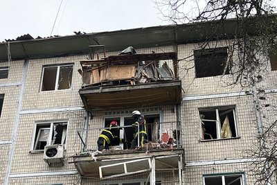 Уламки впали біля будинку в Святошинському районі: є постраждалі Уламки впали біля будинку в Святошинському районі: є постраждалі