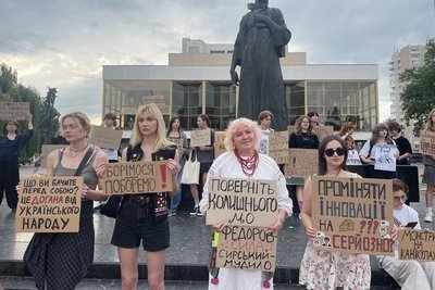 Четвертий день мітингів: у Луцьку понад 300 людей вийшли на акцію проти відставки Федорова Четвертий день мітингів: у Луцьку понад 300 людей вийшли на акцію проти відставки Федорова