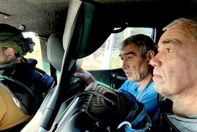 «Надія їх вбиває». Один день з евакуаційниками, які рятують людей і тварин з прифронтової Донеччини «Надія їх вбиває». Один день з евакуаційниками, які рятують людей і тварин з прифронтової Донеччини