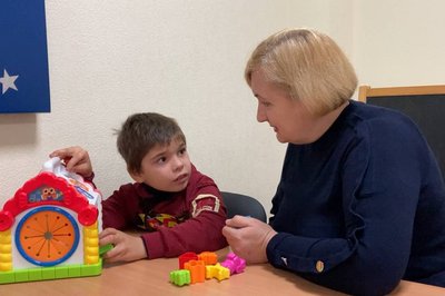 У Лозовій на Харківщині відновили реабілітацію дітей з інвалідністю У Лозовій на Харківщині відновили реабілітацію дітей з інвалідністю