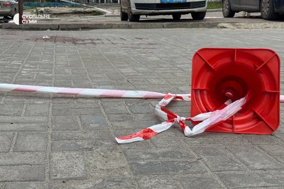 Ножове поранення біля супермаркету в Сумах: чоловік у лікарні Ножове поранення біля супермаркету в Сумах: чоловік у лікарні