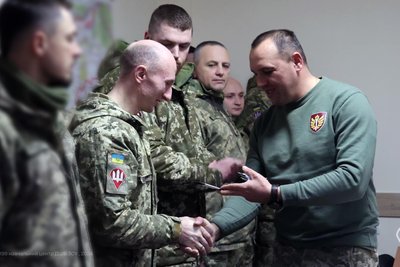 Військовослужбовців 199 центру ДШВ нагородили відзнаками Міноборони і грамотами Військовослужбовців 199 центру ДШВ нагородили відзнаками Міноборони і грамотами