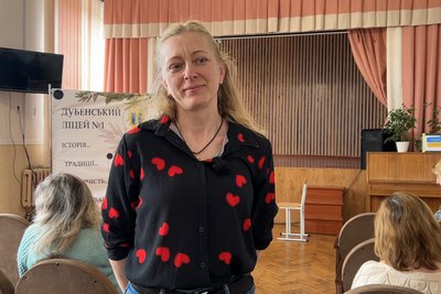Ми маємо знати, як поводитися": у ліцеї на Рівненщині після прильотів військовий провів навчання з домедичної допомоги Ми маємо знати, як поводитися": у ліцеї на Рівненщині після прильотів військовий провів навчання з домедичної допомоги
