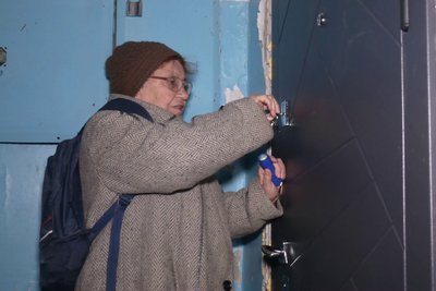 Параскевія з Чугуєва вимушена винаймати житло, бо через обстріли Росії в її будинку не буде тепла Параскевія з Чугуєва вимушена винаймати житло, бо через обстріли Росії в її будинку не буде тепла