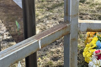 Алея памʼяті, ржава металева конструкція Алея памʼяті, ржава металева конструкція