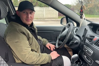 "Наступив на міну — і втратив ногу": доброволець з Дубна розповів, як після ампутації сів за кермо "Наступив на міну — і втратив ногу": доброволець з Дубна розповів, як після ампутації сів за кермо