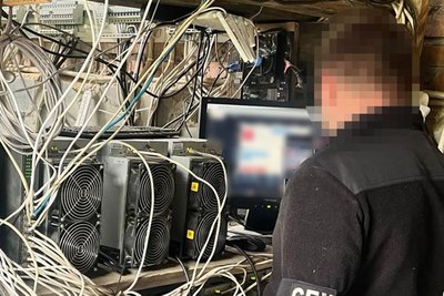 У Житомирі СБУ заявила про викриття підпільної криптоферми, яка викрала державної електроенергії на мільйони гривень У Житомирі СБУ заявила про викриття підпільної криптоферми, яка викрала державної електроенергії на мільйони гривень