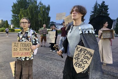 Четвертий день протестів у Житомирі: учасники акції заявляють, що стоятимуть, поки не буде конкретних рішень по Федорову Четвертий день протестів у Житомирі: учасники акції заявляють, що стоятимуть, поки не буде конкретних рішень по Федорову