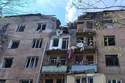 Будинок у Немишлянському районі Харкова після влучання РСЗВ Будинок у Немишлянському районі Харкова після влучання РСЗВ