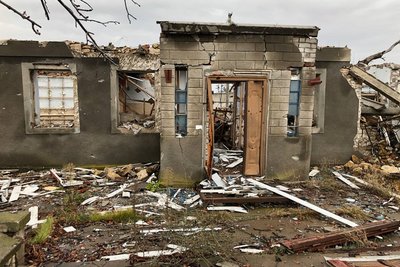 Без світла та інтернету, але зі сльозами радості: як живуть люди у деокупованій Снігурівці на Миколаївщині Без світла та інтернету, але зі сльозами радості: як живуть люди у деокупованій Снігурівці на Миколаївщині