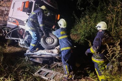 На Вінниччині в аварії за участю двох автомобілів загинули дванадцятеро людей На Вінниччині в аварії за участю двох автомобілів загинули дванадцятеро людей